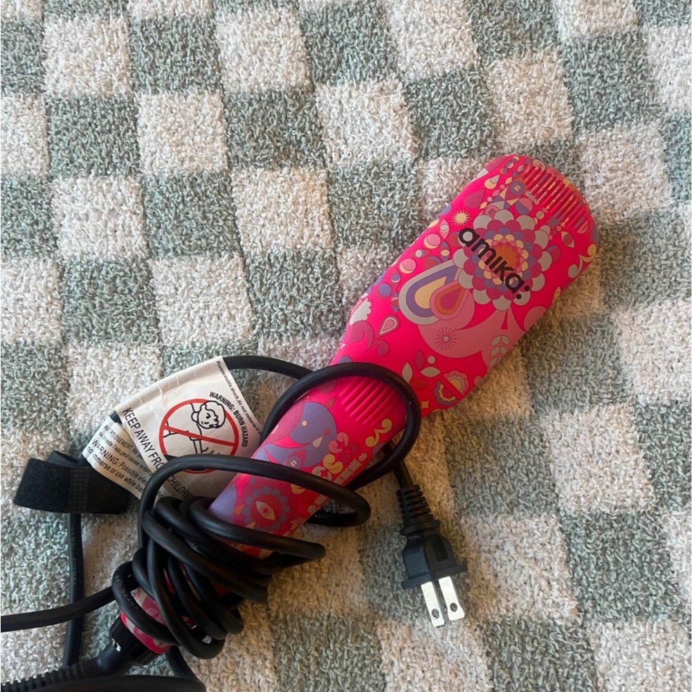 Amika Straightening Brush